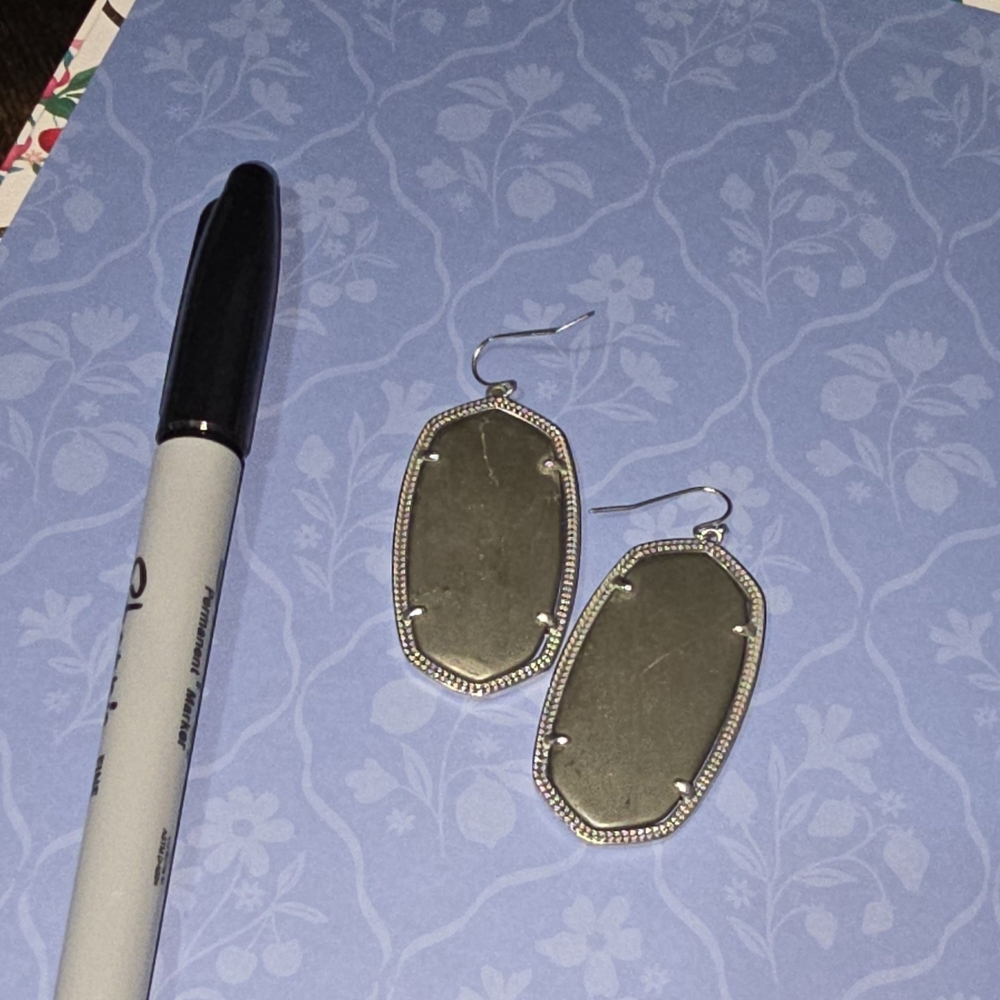 ⚠️SALE⚠️Kendra Scott Dabielle Earrings, Natural Pyrite - Picture 2 of 2